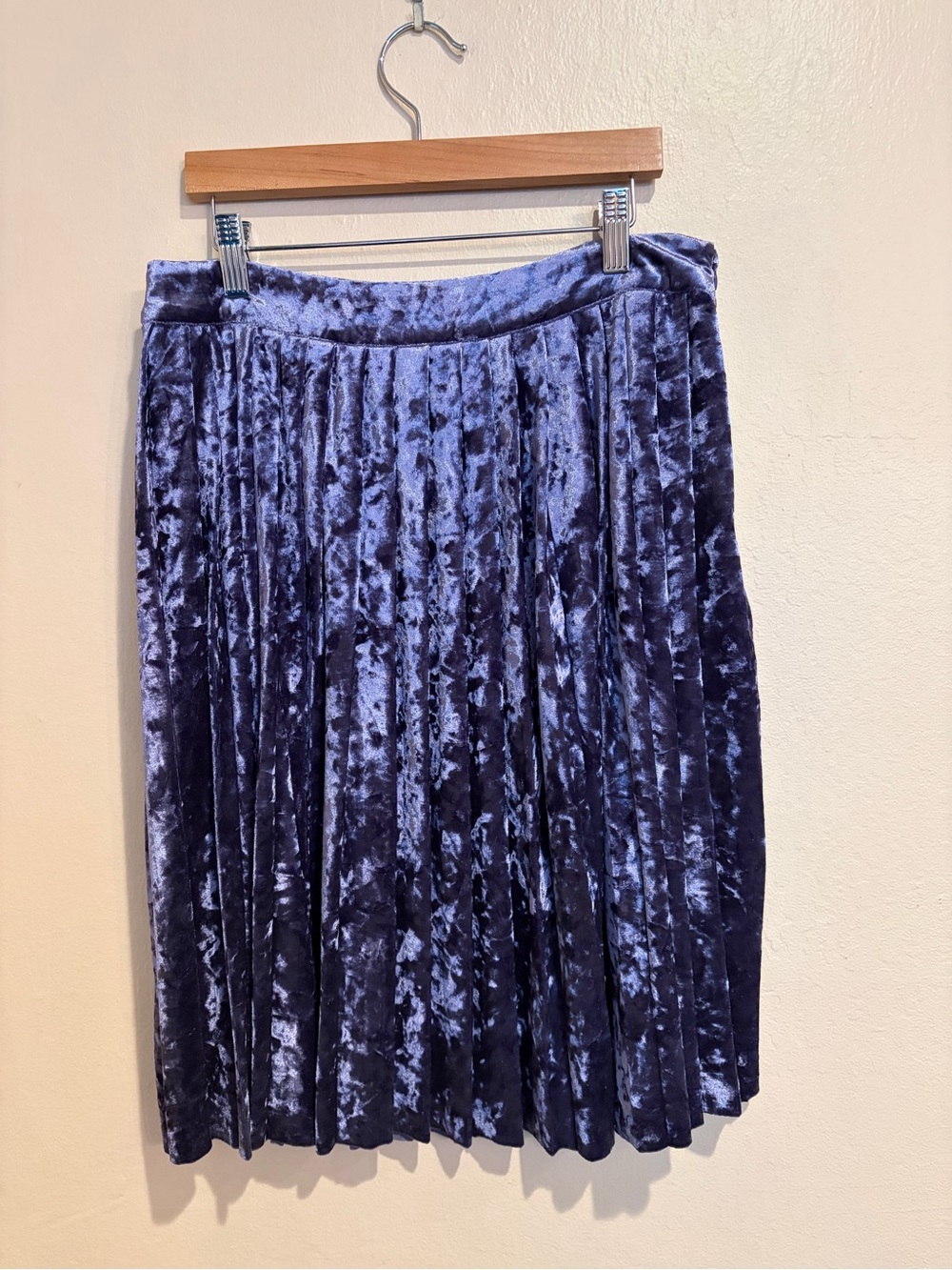 En Saison Pleated Plum Crushed Velvet Skater Skirt, Lightweight & Flirty, size M